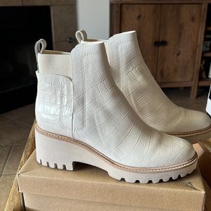 NIB DOLCE VITA HUEY IVORY CROC BOOTS SZ 8